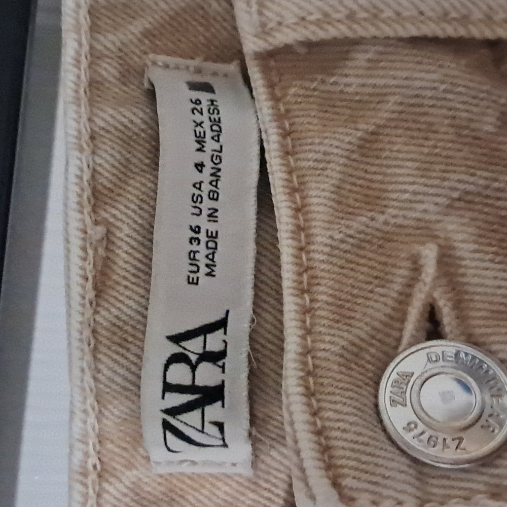 Zara high waisted jeans Size 4 tan color